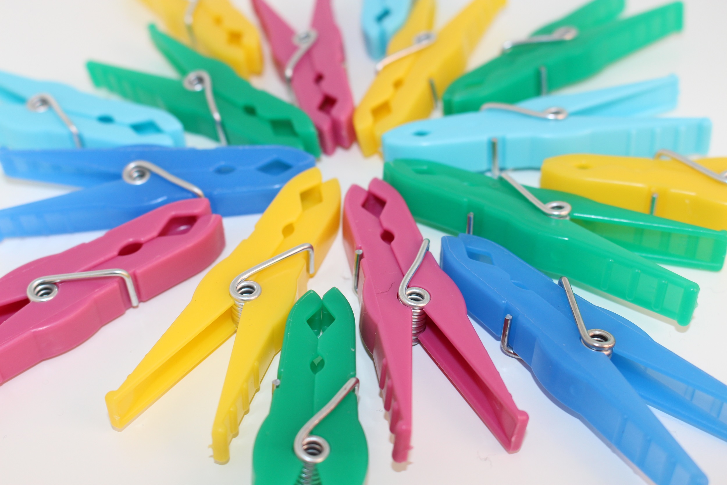 Wäscheklammern Wäscheklammer STARKE Ausführung Kunststoff 80mm farbig